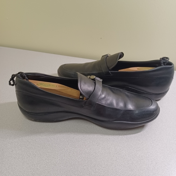 LIKE NEW Prada Loafers - Picture 5 of 8